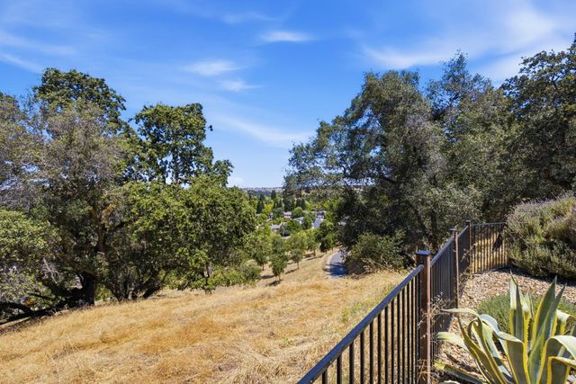 4520 Scenic Dr, Rocklin, CA 95765