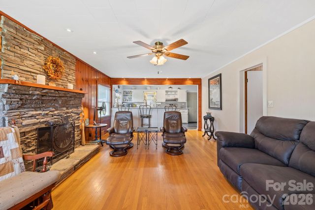 71 Laurel Mountain Road, Brevard, NC 28712