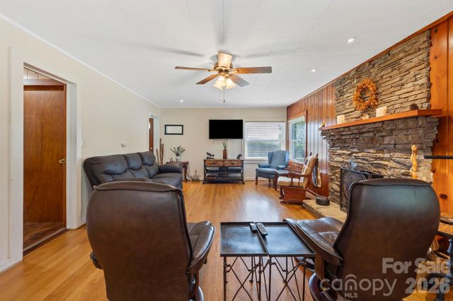 71 Laurel Mountain Road, Brevard, NC 28712