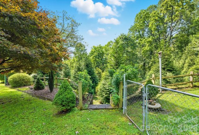 71 Laurel Mountain Road, Brevard, NC 28712