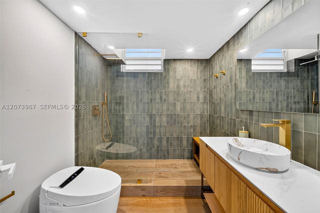 301 Ocean Dr 201, Miami Beach, FL 33139