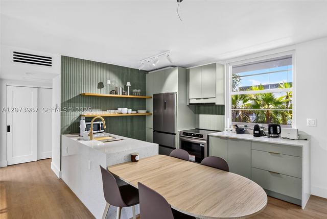 301 Ocean Dr 201, Miami Beach, FL 33139