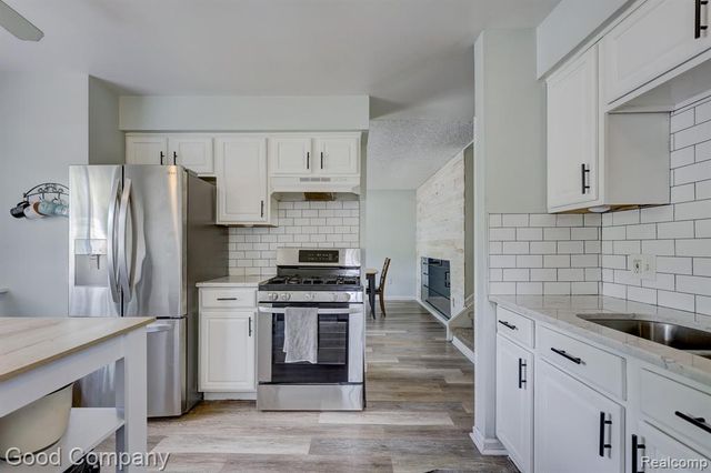 2410 E Lincoln Avenue, Royal Oak, MI 48067