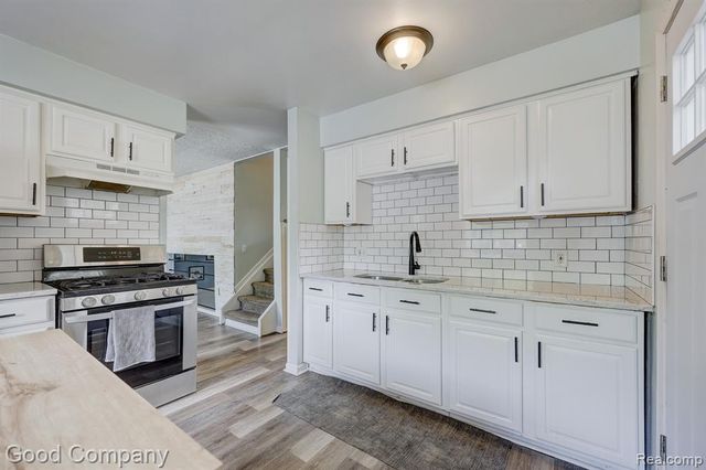 2410 E Lincoln Avenue, Royal Oak, MI 48067