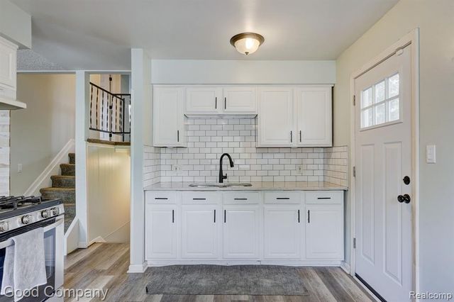 2410 E Lincoln Avenue, Royal Oak, MI 48067