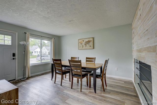2410 E Lincoln Avenue, Royal Oak, MI 48067