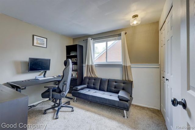 2410 E Lincoln Avenue, Royal Oak, MI 48067