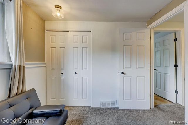 2410 E Lincoln Avenue, Royal Oak, MI 48067