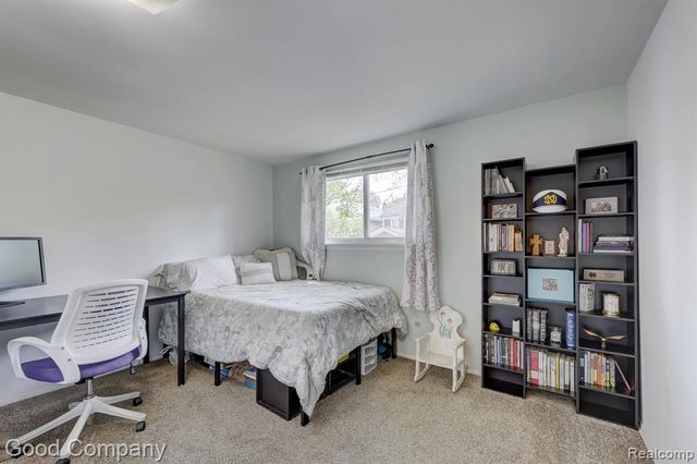 2410 E Lincoln Avenue, Royal Oak, MI 48067