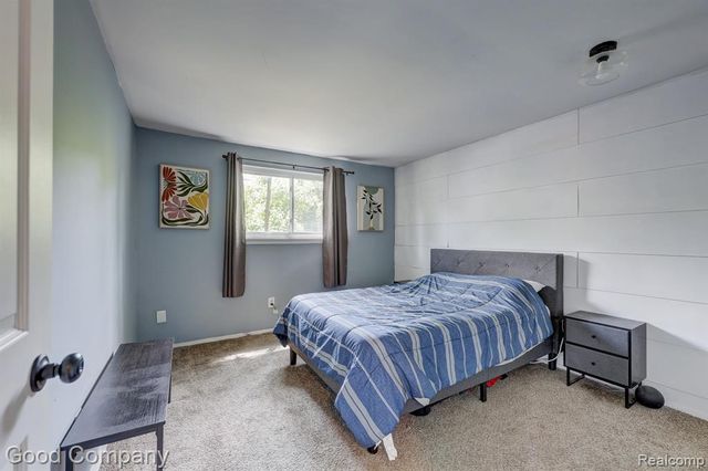 2410 E Lincoln Avenue, Royal Oak, MI 48067