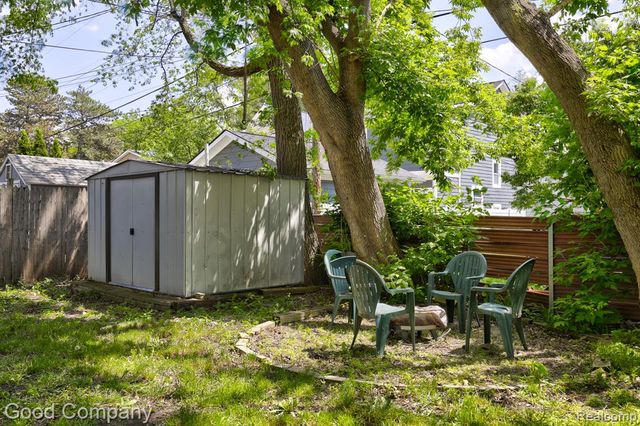 2410 E Lincoln Avenue, Royal Oak, MI 48067