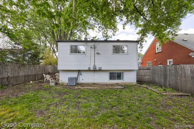 2410 E Lincoln Avenue, Royal Oak, MI 48067