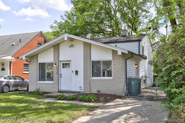 2410 E Lincoln Avenue, Royal Oak, MI 48067