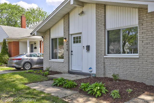 2410 E Lincoln Avenue, Royal Oak, MI 48067