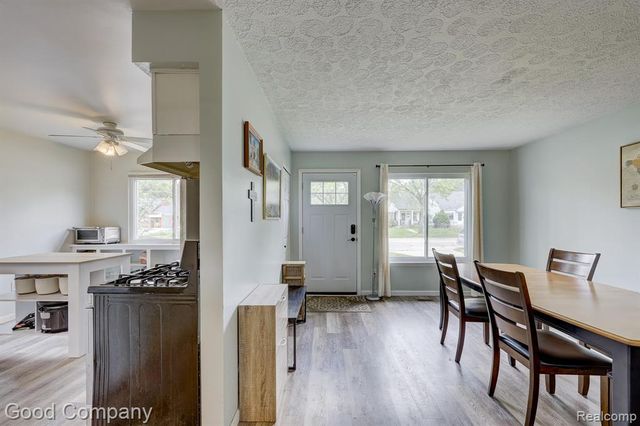2410 E Lincoln Avenue, Royal Oak, MI 48067