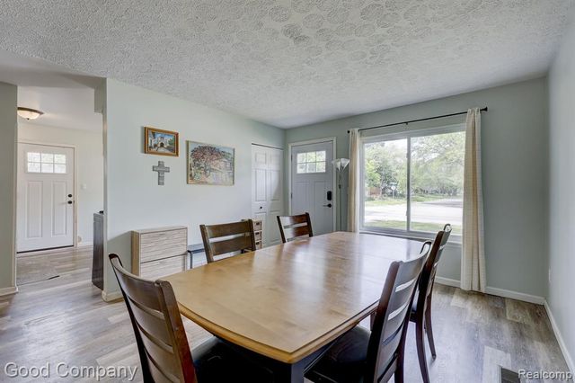 2410 E Lincoln Avenue, Royal Oak, MI 48067