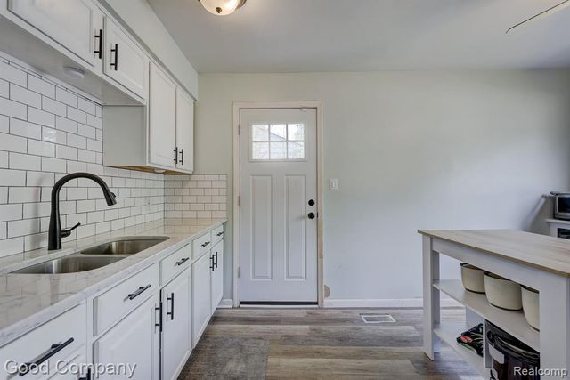2410 E Lincoln Avenue, Royal Oak, MI 48067