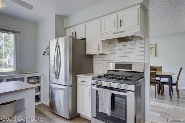 2410 E Lincoln Avenue, Royal Oak, MI 48067