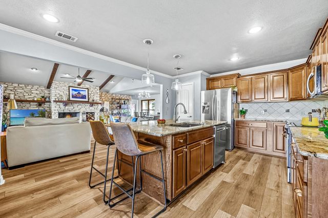 21206 National DR, Lago Vista, TX 78645