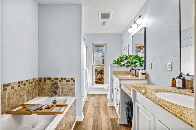21206 National DR, Lago Vista, TX 78645