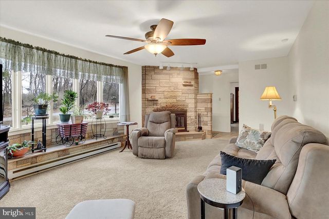 160 KENNEDY LN, Etters, PA 17319