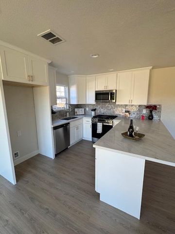 9031 Alderson Ave, Sacramento, CA 95826