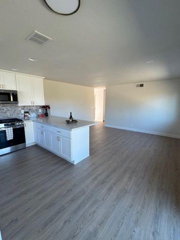 9031 Alderson Ave, Sacramento, CA 95826