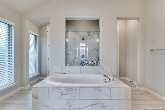 1607 Hallettsville, San Antonio, TX 78253