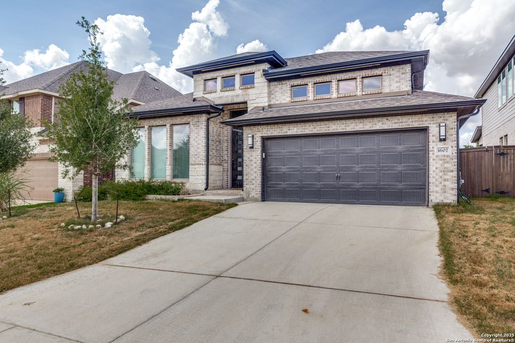 1607 Hallettsville, San Antonio, TX 78253