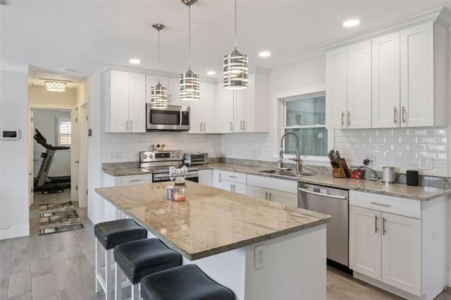 1761 65TH AVENUE N, St Petersburg, FL 33702