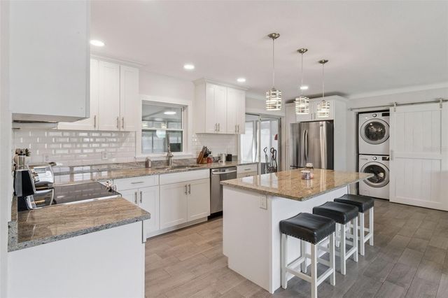 1761 65TH AVENUE N, St Petersburg, FL 33702