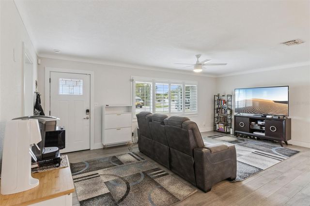 1761 65TH AVENUE N, St Petersburg, FL 33702