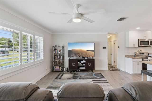1761 65TH AVENUE N, St Petersburg, FL 33702