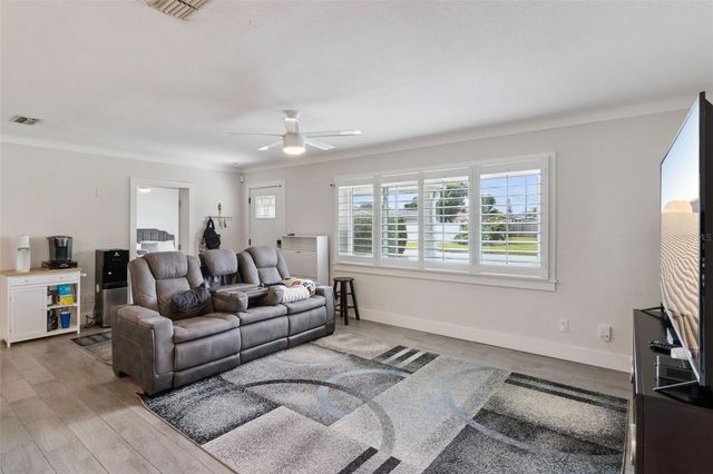 1761 65TH AVENUE N, St Petersburg, FL 33702