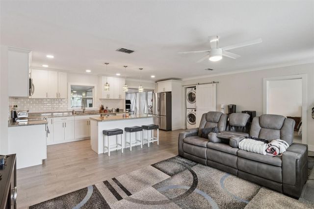1761 65TH AVENUE N, St Petersburg, FL 33702
