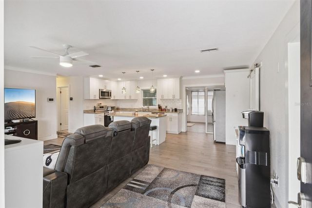 1761 65TH AVENUE N, St Petersburg, FL 33702