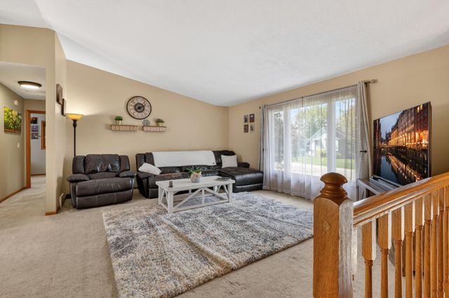 1011 Westview Drive, Farmington, MN 55024