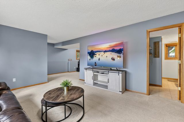 1011 Westview Drive, Farmington, MN 55024
