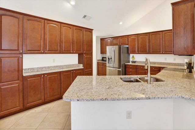1601 E SOUTHFIELD CIR E, Memphis, TN 38016