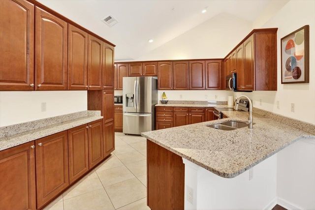 1601 E SOUTHFIELD CIR E, Memphis, TN 38016