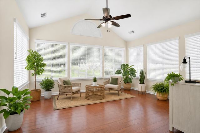 1601 E SOUTHFIELD CIR E, Memphis, TN 38016