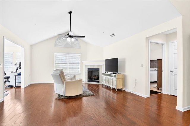 1601 E SOUTHFIELD CIR E, Memphis, TN 38016
