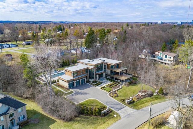 25099 Edgemont Drive, Southfield, MI 48033