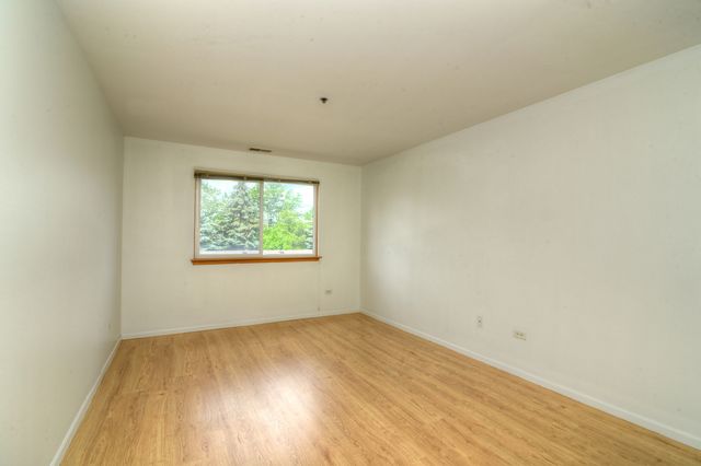 881 North Swift Road 105, Addison, IL 60101