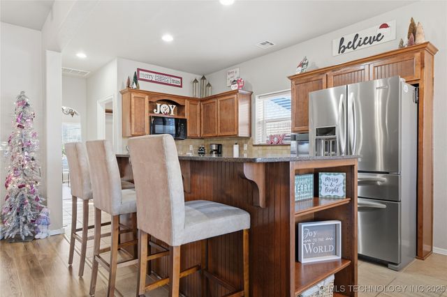 10211 N 143rd East Avenue, Owasso, OK 74055