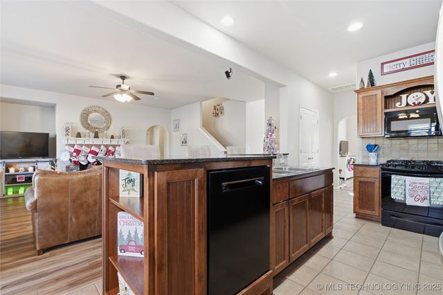 10211 N 143rd East Avenue, Owasso, OK 74055