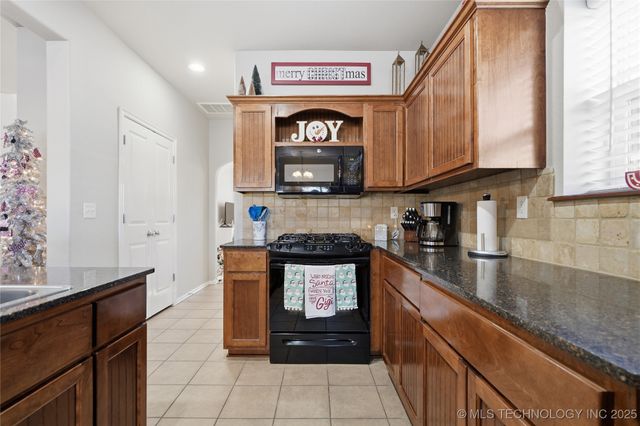 10211 N 143rd East Avenue, Owasso, OK 74055