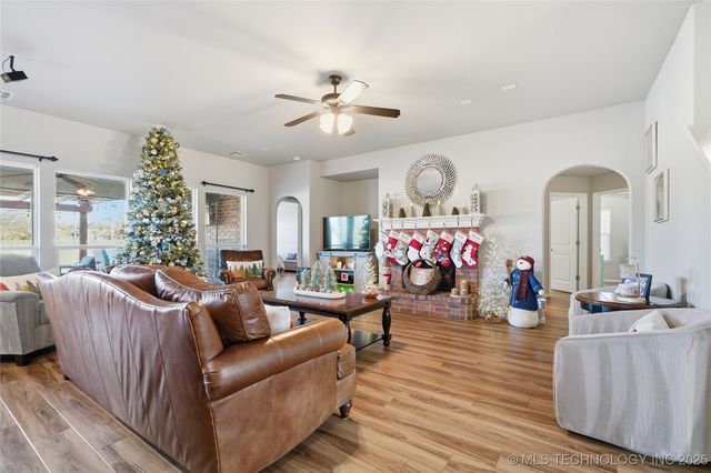 10211 N 143rd East Avenue, Owasso, OK 74055