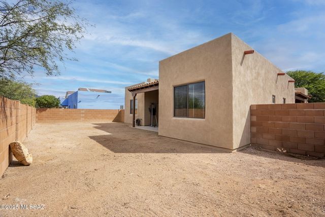 1096 Vista De Los Alamos, Rio Rico, AZ 85648