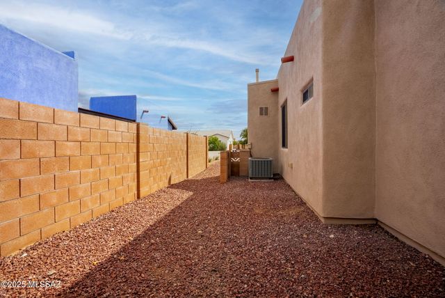 1096 Vista De Los Alamos, Rio Rico, AZ 85648